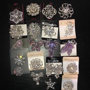 Lot of 20 new assorted crystal brooches/pins